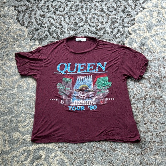 Daydreamer Queen Short Sleeve Band Tee Maroon Small - Picture 1 of 7
